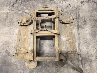 Reichswehr und frühe Wehrmacht, Tragsattel mit zwei anhängenden Kraxen für Gebirgstruppen. Originallack, grob gereinigt