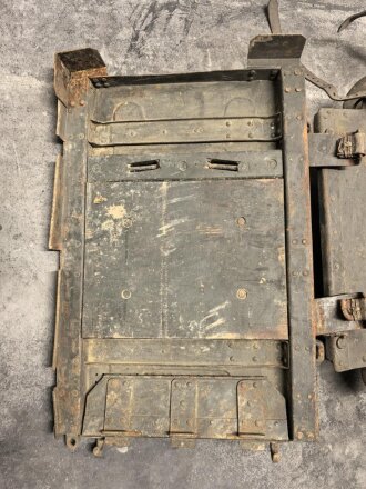 Reichswehr und frühe Wehrmacht, Tragsattel mit zwei anhängenden Kraxen für Gebirgstruppen. Originallack, grob gereinigt