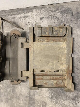 Reichswehr und frühe Wehrmacht, Tragsattel mit zwei anhängenden Kraxen für Gebirgstruppen. Originallack, grob gereinigt