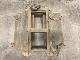 Reichswehr und frühe Wehrmacht, Tragsattel mit zwei anhängenden Kraxen für Gebirgstruppen. Originallack, grob gereinigt