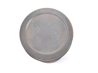 Tier Entgiftungsbüchse 42 der Wehrmacht. Grob gereinigter Speicherfund, datiert 1944