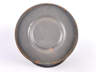 Tier Entgiftungsbüchse 42 der Wehrmacht. Grob gereinigter Speicherfund, datiert 1944