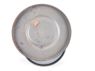 Tier Entgiftungsbüchse 42 der Wehrmacht. Grob gereinigter Speicherfund, datiert 1944