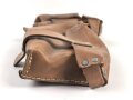 Magazintasche Wehrmacht für 2 Magazine K43 / G43. Hersteller ros 1944. Ungereinigt, etwas aus der Form geraten.