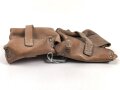 Magazintasche Wehrmacht für 2 Magazine K43 / G43. Hersteller ros 1944. Ungereinigt, etwas aus der Form geraten.