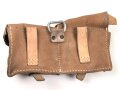 Magazintasche Wehrmacht für 2 Magazine K43 / G43. Hersteller ros 1944. Ungereinigt, etwas aus der Form geraten.