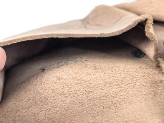 Magazintasche Wehrmacht für 2 Magazine K43 / G43. Hersteller unleserlich, datiert 1944. Ungereinigt, etwas aus der Form geraten.