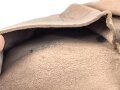 Magazintasche Wehrmacht für 2 Magazine K43 / G43. Hersteller unleserlich, datiert 1944. Ungereinigt, etwas aus der Form geraten.