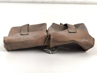 Magazintasche Wehrmacht für 2 Magazine K43 / G43.  Ungereinigt, etwas aus der Form geraten.