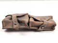 Magazintasche Wehrmacht für 2 Magazine K43 / G43.  Ungereinigt, etwas aus der Form geraten.