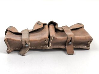 Magazintasche Wehrmacht für 2 Magazine K43 / G43. Hersteller ros 1944. Ungereinigt, etwas aus der Form geraten.
