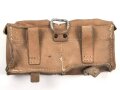 Magazintasche Wehrmacht für 2 Magazine K43 / G43. Hersteller ros 1944. Ungereinigt, etwas aus der Form geraten.