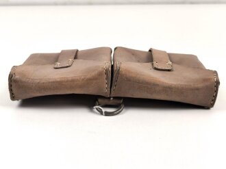 Magazintasche Wehrmacht für 2 Magazine K43 / G43. Hersteller ros 1944. Ungereinigt, etwas aus der Form geraten.