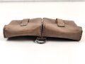 Magazintasche Wehrmacht für 2 Magazine K43 / G43. Hersteller ros 1944. Ungereinigt, etwas aus der Form geraten.
