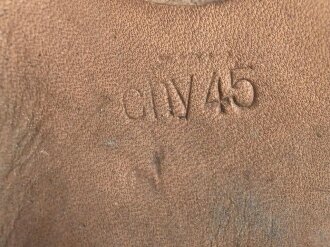 Magazintasche Wehrmacht für 2 Magazine K43 / G43. Hersteller cny 1945. Ungereinigt, etwas aus der Form geraten.