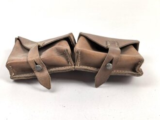 Magazintasche Wehrmacht für 2 Magazine K43 / G43. Hersteller ros 1944. Ungereinigt, etwas aus der Form geraten.