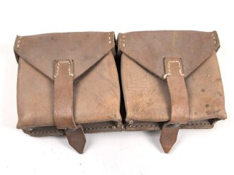 Magazintasche Wehrmacht für 2 Magazine K43 / G43. Hersteller ros 1944. Ungereinigt, etwas aus der Form geraten.