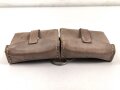 Magazintasche Wehrmacht für 2 Magazine K43 / G43. Hersteller ros 1944. Ungereinigt, etwas aus der Form geraten.
