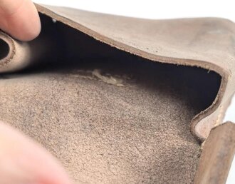 Magazintasche Wehrmacht für 2 Magazine K43 / G43. Hersteller ros 1944. Ungereinigt, etwas aus der Form geraten.