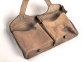 Magazintasche Wehrmacht für 2 Magazine K43 / G43. Hersteller ros 1944. Ungereinigt, etwas aus der Form geraten.