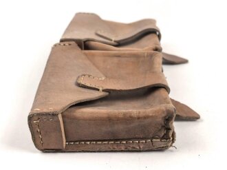 Magazintasche Wehrmacht für 2 Magazine K43 / G43. Hersteller ros 1944. Ungereinigt, etwas aus der Form geraten.