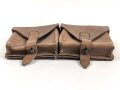 Magazintasche Wehrmacht für 2 Magazine K43 / G43. Hersteller cny 1945. Ungereinigt, etwas aus der Form geraten.