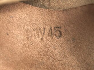 Magazintasche Wehrmacht für 2 Magazine K43 / G43. Hersteller cny 1945. Ungereinigt, etwas aus der Form geraten.