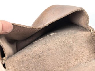 Magazintasche Wehrmacht für 2 Magazine K43 / G43. Hersteller ros 1944. Ungereinigt, etwas aus der Form geraten.