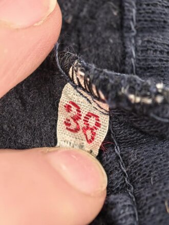 Dunkelblaue, kurze Hose zum Sportanzug der Hitlerjugend. Ungereinigtes Stück