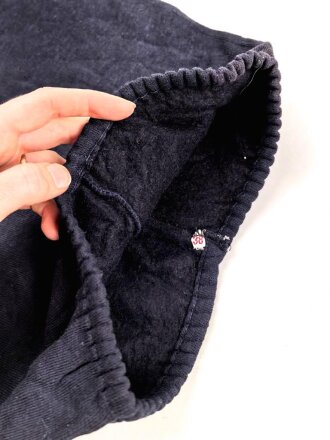 Dunkelblaue, kurze Hose zum Sportanzug der Hitlerjugend. Ungereinigtes Stück