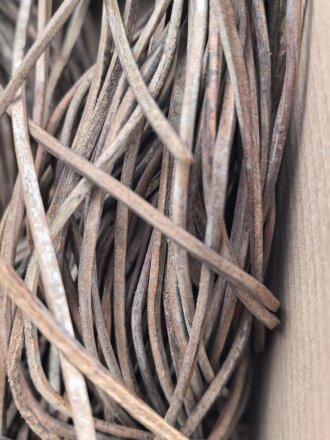 Lederriemen , etwa 2,5 x 3,5mm, Länge mindestens 65cm, sie erhalten ein ( 1 ) Stück aus dem Bündel