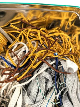 Konvolut Ersatzteile aller Art, meist defekt, Nachkrieg oder nicht zuzuordnen.