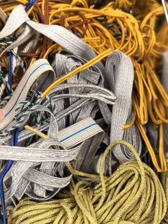 Konvolut Ersatzteile aller Art, meist defekt, Nachkrieg oder nicht zuzuordnen.