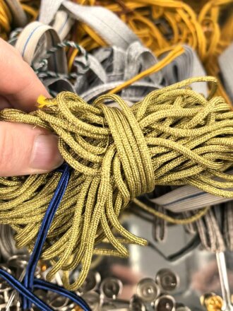 Konvolut Ersatzteile aller Art, meist defekt, Nachkrieg oder nicht zuzuordnen.