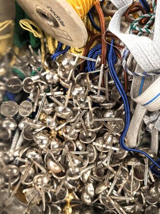 Konvolut Ersatzteile aller Art, meist defekt, Nachkrieg oder nicht zuzuordnen.