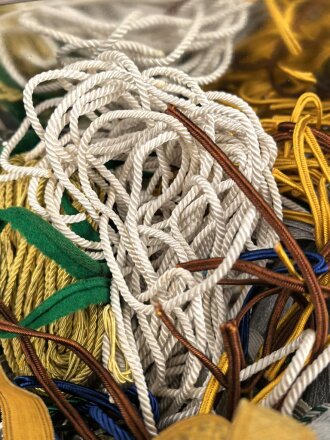 Konvolut Ersatzteile aller Art, meist defekt, Nachkrieg oder nicht zuzuordnen.