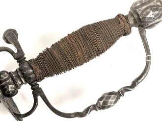 Antiker Degen, wohl um 1700, Eisen, Gesamtlänge 90cm, genaues Alter und Herkunft unbekannt