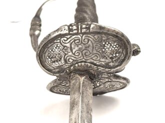 Antiker Degen, wohl um 1700, Eisen, Gesamtlänge etwa 96cm, genaues Alter und Herkunft unbekannt