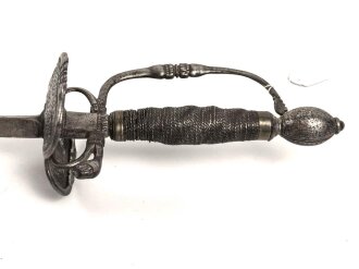 Antiker Degen, wohl um 1700, Eisen, Gesamtlänge etwa 96cm, genaues Alter und Herkunft unbekannt
