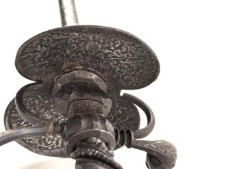 Antiker Degen, wohl um 1700, Eisen, Gesamtlänge etwa 109cm, genaues Alter und Herkunft unbekannt