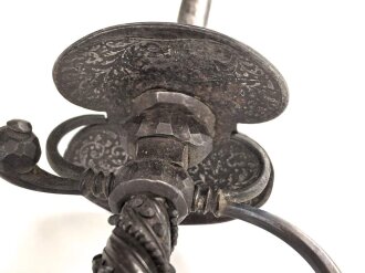 Antiker Degen, wohl um 1700, Eisen, Gesamtlänge etwa 109cm, genaues Alter und Herkunft unbekannt