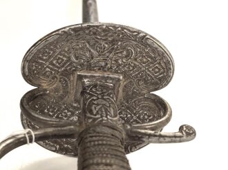 Antiker Degen, wohl um 1700, Eisen, Gesamtlänge etwa 96cm, genaues Alter und Herkunft unbekannt