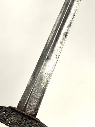 Antiker Degen, wohl um 1700, Eisen, Gesamtlänge etwa 96cm, genaues Alter und Herkunft unbekannt