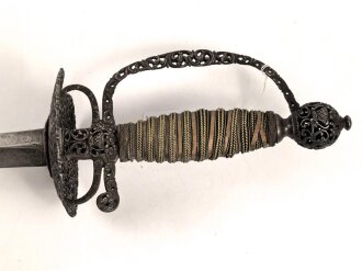 Antiker Degen, wohl um 1700, Eisen, Gesamtlänge etwa 96cm, genaues Alter und Herkunft unbekannt
