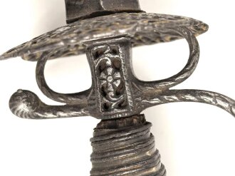 Antiker Degen, wohl um 1700, Eisen, Gesamtlänge etwa 97cm, genaues Alter und Herkunft unbekannt
