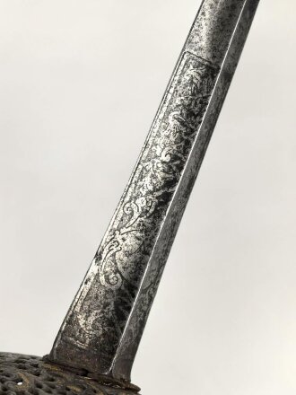 Antiker Degen, wohl um 1700, Eisen, Gesamtlänge etwa 97cm, genaues Alter und Herkunft unbekannt