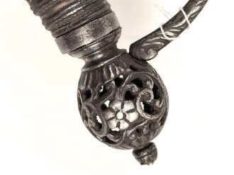 Antiker Degen, wohl um 1700, Eisen, Gesamtlänge etwa 97cm, genaues Alter und Herkunft unbekannt