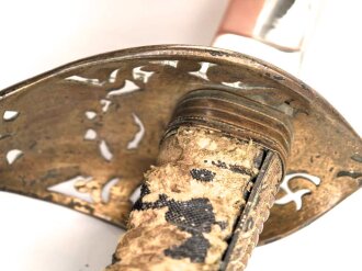 Österreich Ungarn k.u.k. Degen für Staatsbeamte Modell 1889. Klinge von Eickhorn Solingen, Griffstück defekt, die Scheide fehlt