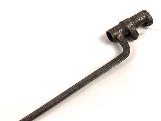 Österreich, Tüllenbajonett Modell 1854 ohne Scheide für die Gewehre Lorenz, Wänzel oder auch bayrisches Podewilsgewehr , Vierkantklinge, Gesamtlänge 56,5 cm, 18,5 Tülleninnendurchmesser, Tüllenlänge 80,5 cm, narbiges Stück, nicht beweglich