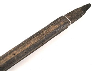 Antike Spitze für eine Stangenwaffe. Holz, etwa 35 x...